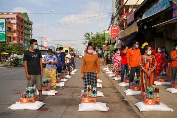 42 2 Dan Vung Do Campuchia Doi Cung Cap Thuc Pham Sau 2 Tuan Phong Toa