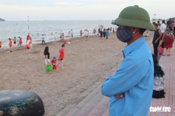 42 6 Hang Van Nguoi Ve Cua Lo Tam Bien Nhieu Nguoi Quen Deo Khau Trang