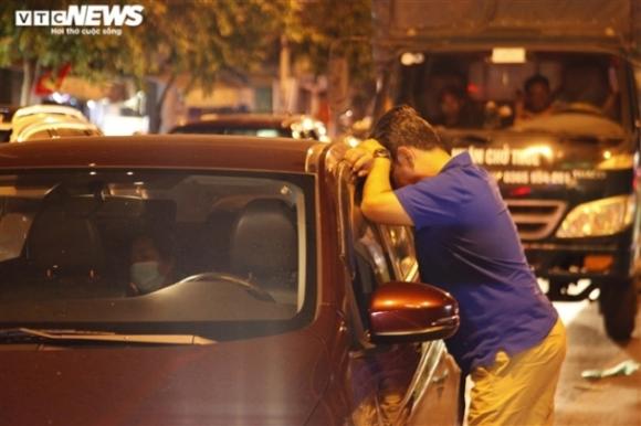 42 1 Un Tac Kinh Hoang Tai Cau Rach Mieu Tai Xe Kiet Suc Nhieu Nguoi Bo Xe Di Bo