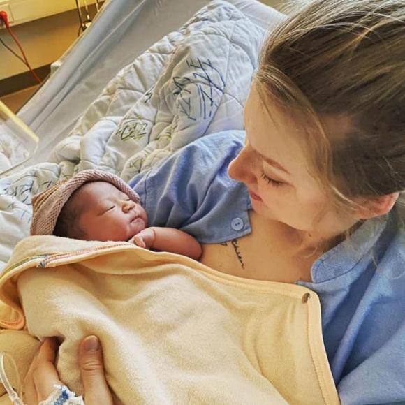 42 4 Chuyen Tinh Dep Nhu Phim Cua Chang Trai Viet Va Co Gai Dan Mach Xinh Dep