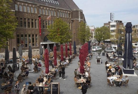 42 2 No Luc Hoi Sinh Du Lich Eu De Xuat Noi Long Han Che Nhap Canh