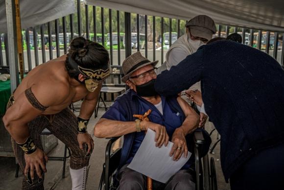42 1 Mexico Moi Do Vat Tran An Nguoi Gia Di Tiem Vac Xin Covid 19