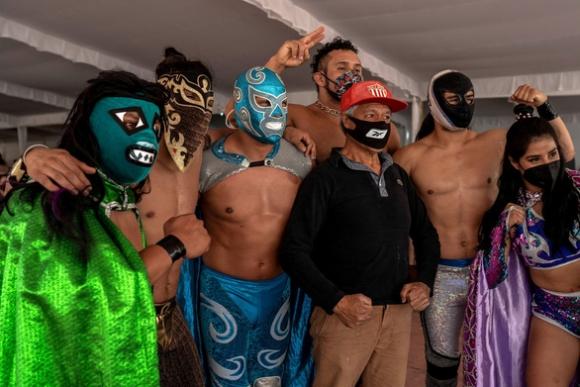 42 2 Mexico Moi Do Vat Tran An Nguoi Gia Di Tiem Vac Xin Covid 19