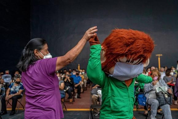 42 3 Mexico Moi Do Vat Tran An Nguoi Gia Di Tiem Vac Xin Covid 19