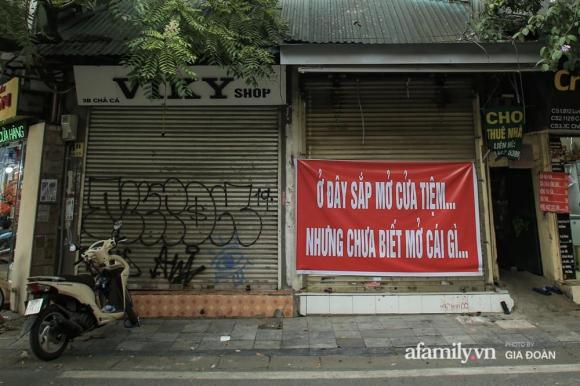 42 1 Covid 19 Quay Tro Lai Sieu Mat Tien Tren Pho Co Ha Noi E Am Treo Bien Sap Mo Cua Tiem Nhung Chua Biet Mo Cai Gi