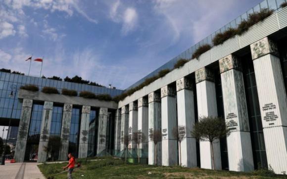 42 1 Khoang 40 Toa Nha Tai Thu Do Ba Lan Phai So Tan Vi Bi De Doa Danh Bom