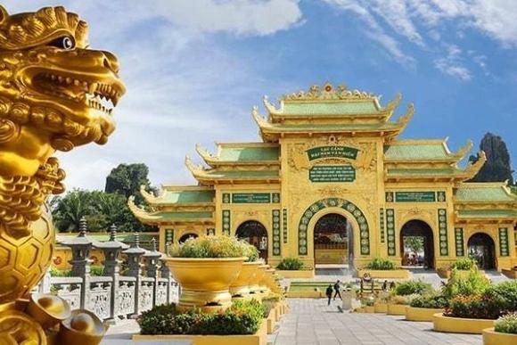 42 2 Ba Phuong Hang Vo Ong Dung Lo Voi Hom Nay Tuyen Bo Cuc Gat Cam Cua Gioi Nghe Si Den Khu Du Lich Dai Nam