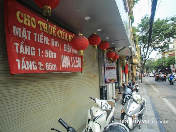 42 3 Covid 19 Quay Tro Lai Sieu Mat Tien Tren Pho Co Ha Noi E Am Treo Bien Sap Mo Cua Tiem Nhung Chua Biet Mo Cai Gi