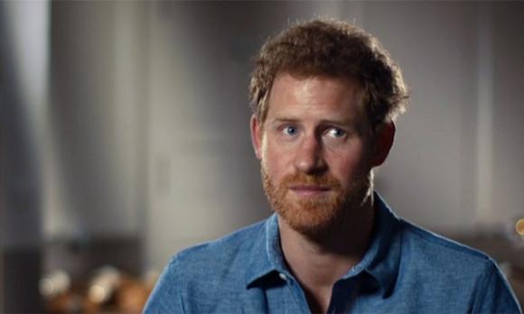 42 1 Harry Tiet Lo Gay Soc Ve Cuoc Song Tu Tung Trong Hoang Gia Anh Dua Ra Su So Sanh Co The Lam Ton Thuong Nu Hoang Cung Gia Dinh