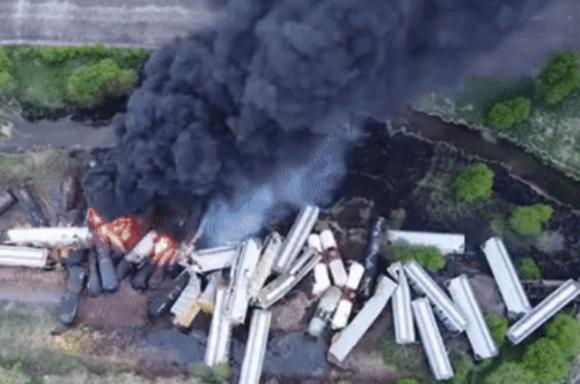 42 1 Tai Nan Kinh Hoang Cau Sap Khien Tau Hoa Trat Duong Ray Roi Phat No Du Doi Lam Hon 30 Toa Tau Chet Dung Khan Cap So Tan 3000 Cu Dan