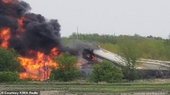 42 2 Tai Nan Kinh Hoang Cau Sap Khien Tau Hoa Trat Duong Ray Roi Phat No Du Doi Lam Hon 30 Toa Tau Chet Dung Khan Cap So Tan 3000 Cu Dan