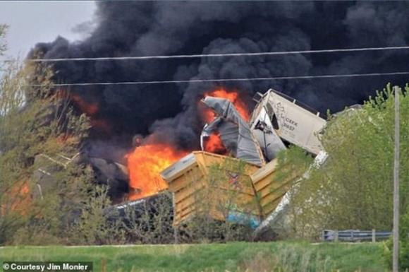 42 3 Tai Nan Kinh Hoang Cau Sap Khien Tau Hoa Trat Duong Ray Roi Phat No Du Doi Lam Hon 30 Toa Tau Chet Dung Khan Cap So Tan 3000 Cu Dan