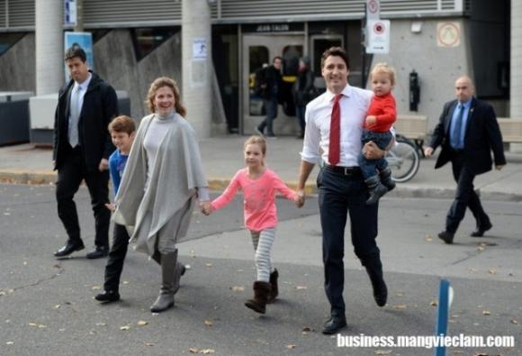 42 10 Thu Tuong Canada Va Cach Day Con Khien Moi Nguoi Than Phuc