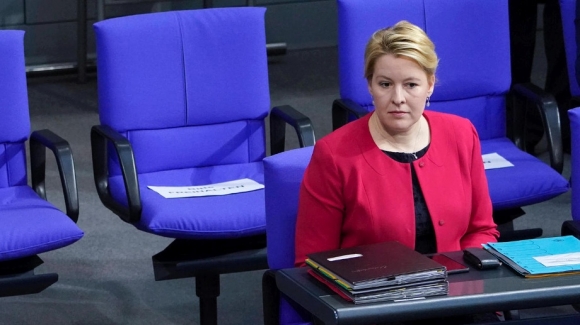 1 Nhieu Bo Truong Va Chinh Tri Gia Duc Mat Chuc Vi Gian Lan Bang Cap