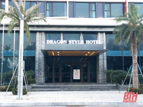 4 Vang Khach Nhieu Khach San Nha Hang Tai Thanh Pho Sam Son Tam Thoi Dong Cua