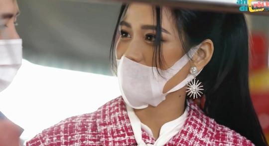 Hoa hậu Đỗ Thị Hà bị chê nói năng cộc lốc trên sóng truyền hình