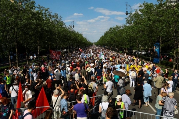 1 Nguoi Hungary Xuong Duong Phan Doi Xay Truong Dai Hoc Trung Quoc