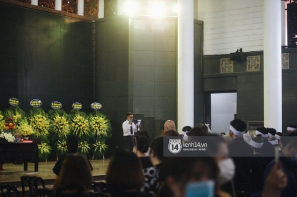 10 Tang Le Hoa Hau Nguyen Thu Thuy Linh Cuu Duoc Dua Di Hoa Tang Em Trai Dau Buon Om Chat Di Anh