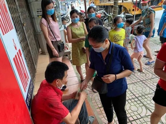 2 Tai Xe Container Danh Lai Cuu 2 Nguoi Nghien Nat Hang Chuc Xe May Xin Dung Nhan Tien Ho Tro