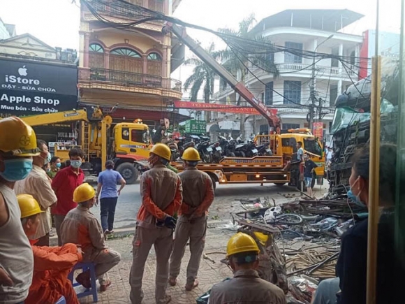 7 Tai Xe Container Danh Lai Cuu 2 Nguoi Nghien Nat Hang Chuc Xe May Xin Dung Nhan Tien Ho Tro