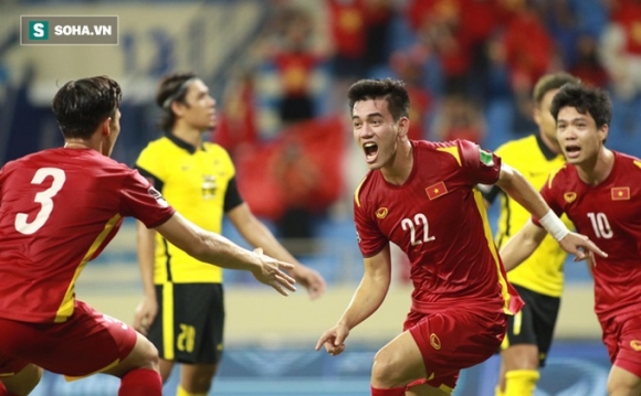 1 Hlv Park Hang Seo Tiet Lo Con Giau Bai Khang Dinh Se Thang Uae