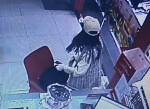 Cô gái cướp ngân hàng để trả tiền đầu tư vào showbiz