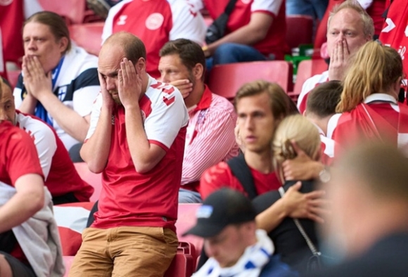 9 La Quoc Ky Phan Lan Che Cho Eriksen Va Nhung Hinh Anh Khien Ca The Gioi Quan That Con Tim