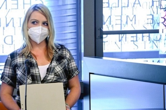 1 Phat Hien Chong Cu Co Tinh Moi Ba Me Ac Quy Giet Chet 5 Con Tho Buc Anh In Han Ban Tay Tren Cua Kinh Gay Am Anh Kho Ta