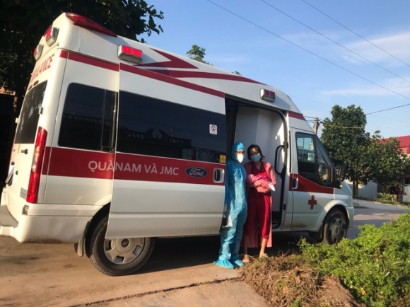 1 San Phu Mac Covid 19 Cung Con Gai Duoc Xuat Vien