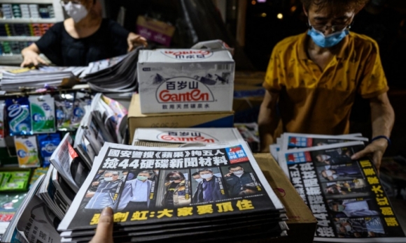 1 Bao Hong Kong Chay Hang Sau Khi Tong Bien Tap Bi Bat