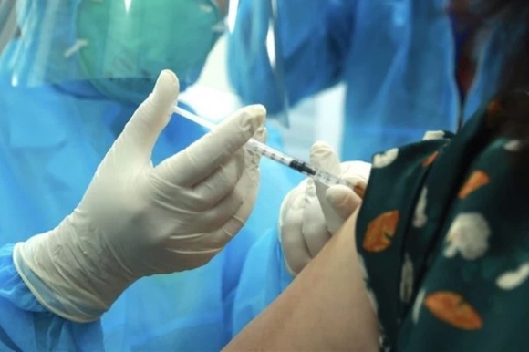 1 Sau Khi Tiem Vac Xin Bi Sot Hay Khong Sot Thi Tot Hon