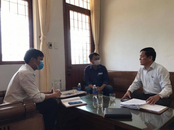 2 Hieu Truong Va Ke Toan Lap Khong 20 Phieu Chi Hot Cu Chot Gan 2 Ti Dong