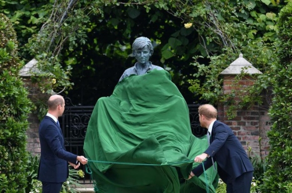 2 Gac Lai Song Ngam Hoang Tu William Harry Hoi Ngo Vi Cong Nuong Diana