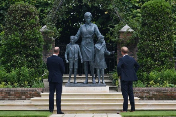 6 Gac Lai Song Ngam Hoang Tu William Harry Hoi Ngo Vi Cong Nuong Diana