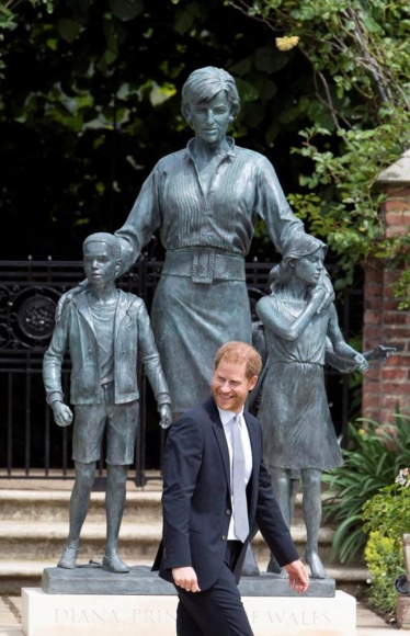 8 Gac Lai Song Ngam Hoang Tu William Harry Hoi Ngo Vi Cong Nuong Diana