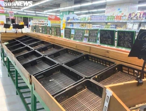 11 Anh Nguoi Dan Un Un Toi Sieu Thi Vet Sach Cac Ke Hang Thuc Pham O Tphcm