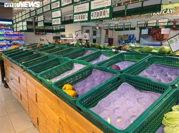 1 Anh Nguoi Dan Un Un Toi Sieu Thi Vet Sach Cac Ke Hang Thuc Pham O Tphcm