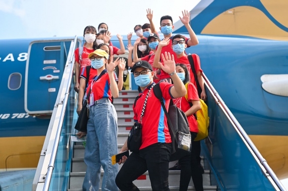 1 Gan 340 Sinh Vien Y Ha Noi Vao Binh Duong Chong Dich