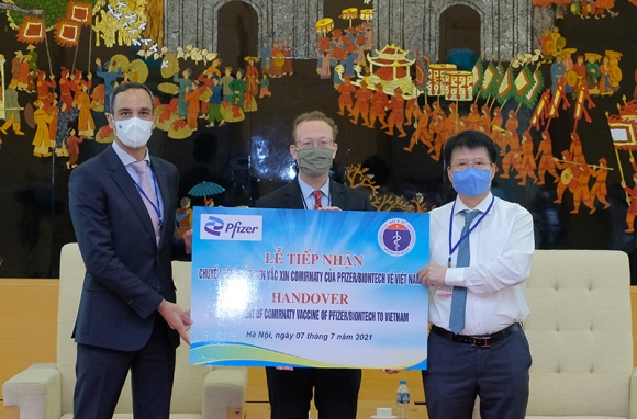 2 Hon 97000 Lieu Vac Xin Phong Covid 19 Cua Pfizerbiontech Dau Tien Da Ve Viet Nam