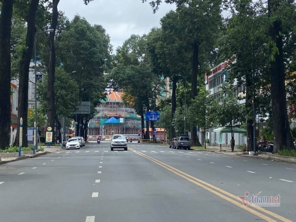 11 Tphcm Vang Lang Chua Tung Thay Trong Ngay Dau Cach Ly Xa Hoi