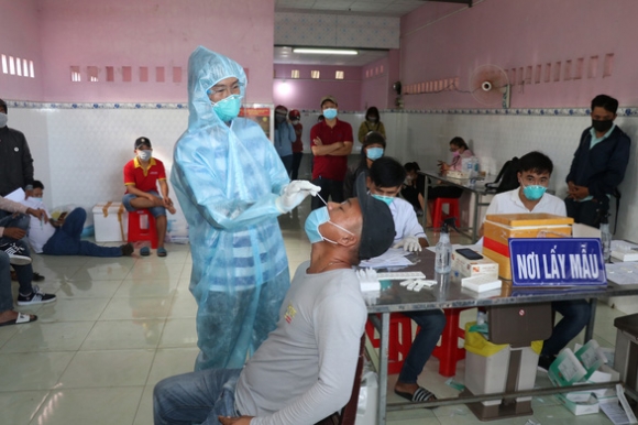 1 Kip Thoi Phat Hien 2 Ca Mac Covid 19 Thong Qua Viec Cap Giay Thong Hanh