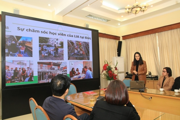 1 Phi Tuyen Sinh Tu Viet Nam Sang Duc Hoc Dieu Duong Gay Day Song Truyen Thong Duc