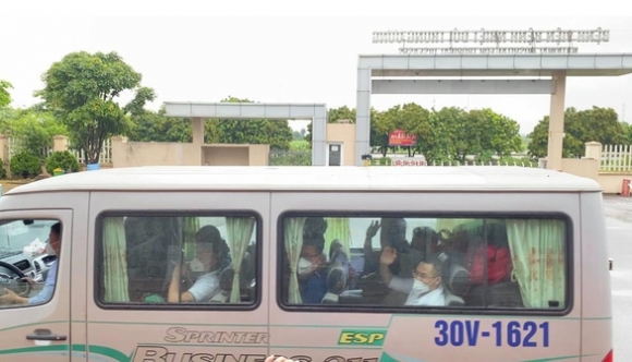 1 Sang 9 7 Them 425 Ca Covid 19 Moi Khoang 600000 Lieu Vac Xin Nhat Ban Tang Ve Den Viet Nam