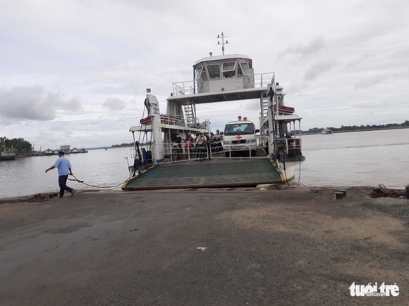 2 Kip Thoi Phat Hien 2 Ca Mac Covid 19 Thong Qua Viec Cap Giay Thong Hanh