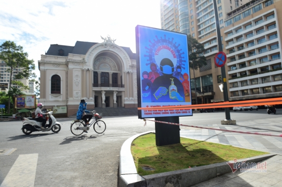 2 Tphcm Vang Lang Chua Tung Thay Trong Ngay Dau Cach Ly Xa Hoi