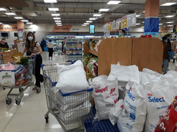 3 Kip Thoi Phat Hien 2 Ca Mac Covid 19 Thong Qua Viec Cap Giay Thong Hanh