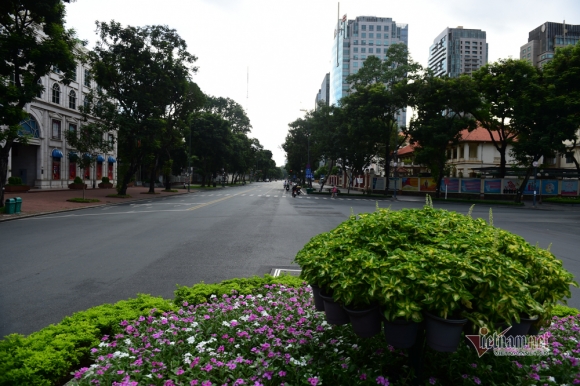 6 Tphcm Vang Lang Chua Tung Thay Trong Ngay Dau Cach Ly Xa Hoi