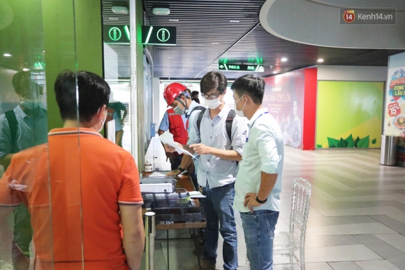 12 Toan Canh Ben Trong Thuan Kieu Plaza Dang Thi Cong Chuyen Doi Thanh Benh Vien Da Chien 1000 Giuong Benh