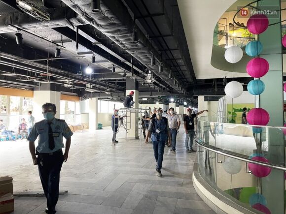 16 Toan Canh Ben Trong Thuan Kieu Plaza Dang Thi Cong Chuyen Doi Thanh Benh Vien Da Chien 1000 Giuong Benh