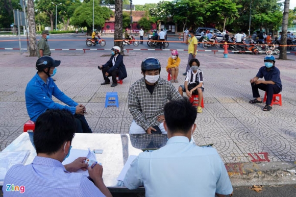 1 19 Nguoi O Tphcm Bi Xu Phat Vi Ra Khoi Nha Khi Khong Can Thiet